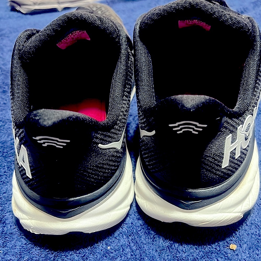 Hoka One One Clifton 9 Running Shoes - Men's Size 10 - Black